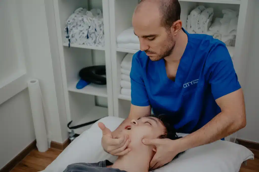Mewing vs. TMJ Therapy: A Guide to Jaw Pain in Singapore